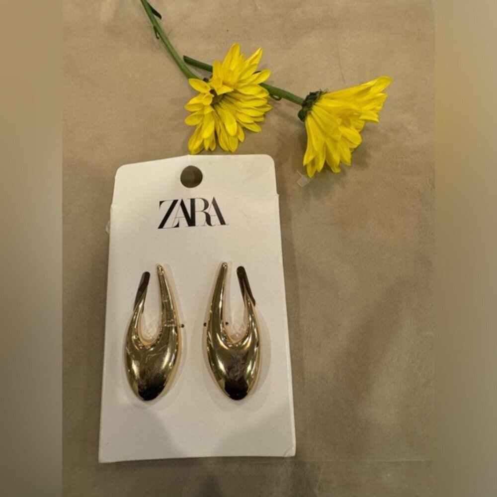 NWT. ZARA ELONGATED HOOP EARRINGS - Picture 4 of 5